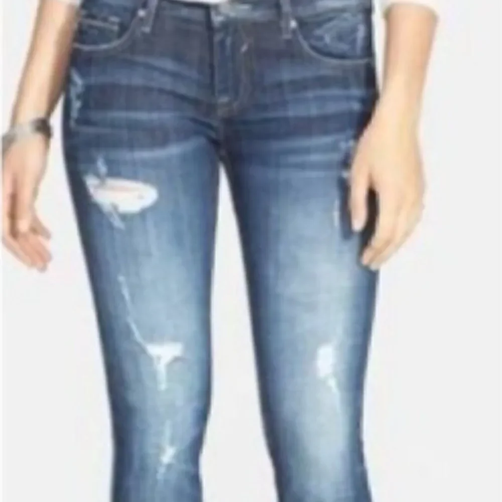 Vigoss Thompson Tomboy Destressed Cropped Jeans